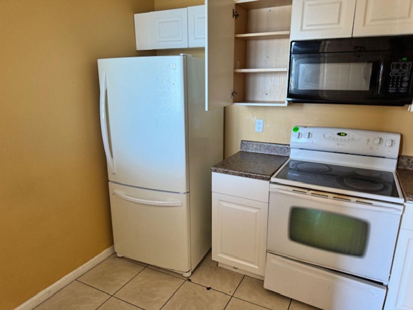 1161 Golden Lakes Boulevard 1314 Property Photo 4
