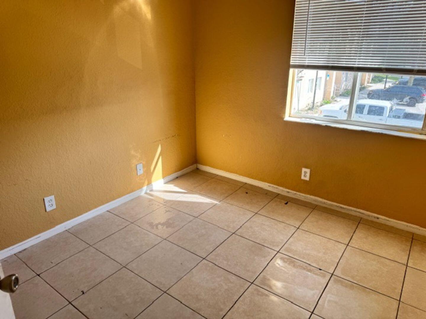 1161 Golden Lakes Boulevard 1314 Property Photo 8