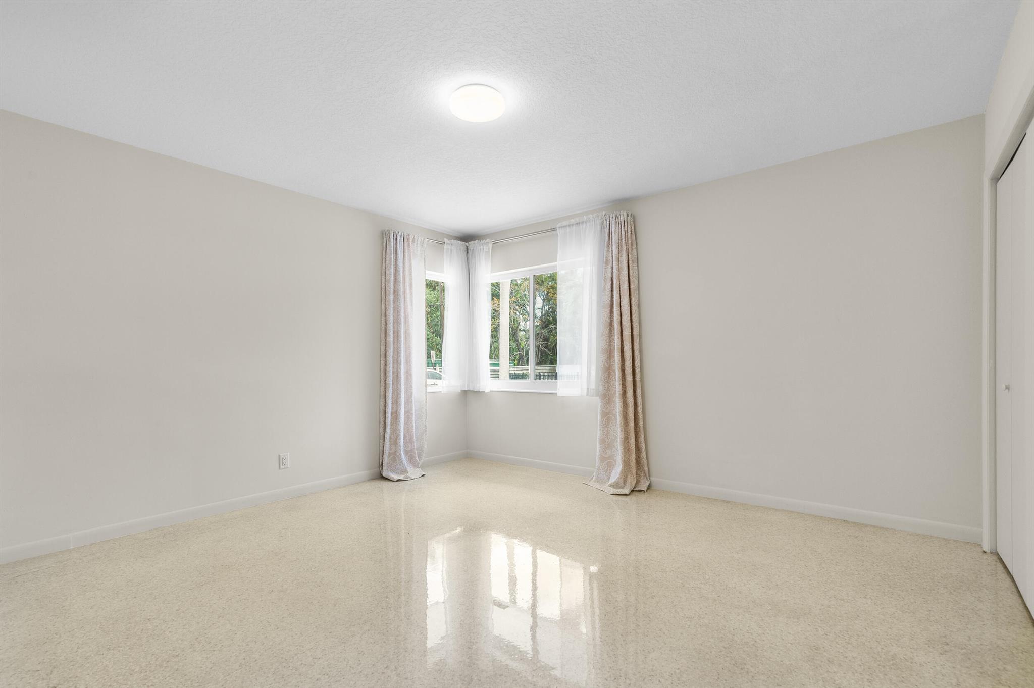 2341 Sw 26th Avenue Property Photo 18