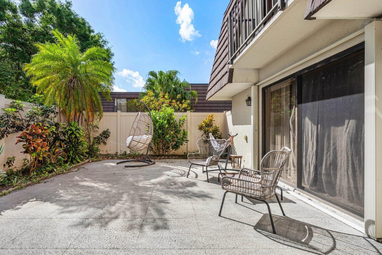 8007 80th Way Way Property Photo 4