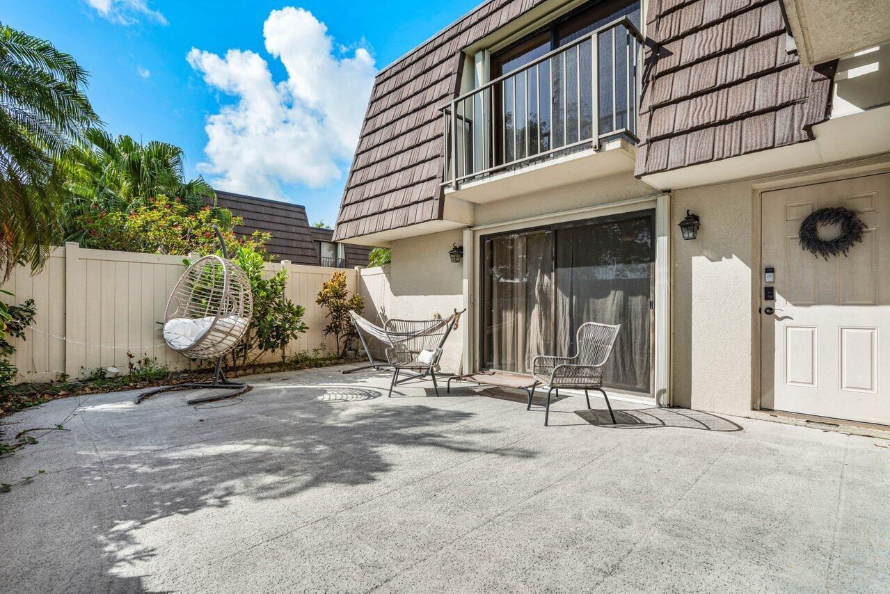 8007 80th Way Way Property Photo 5