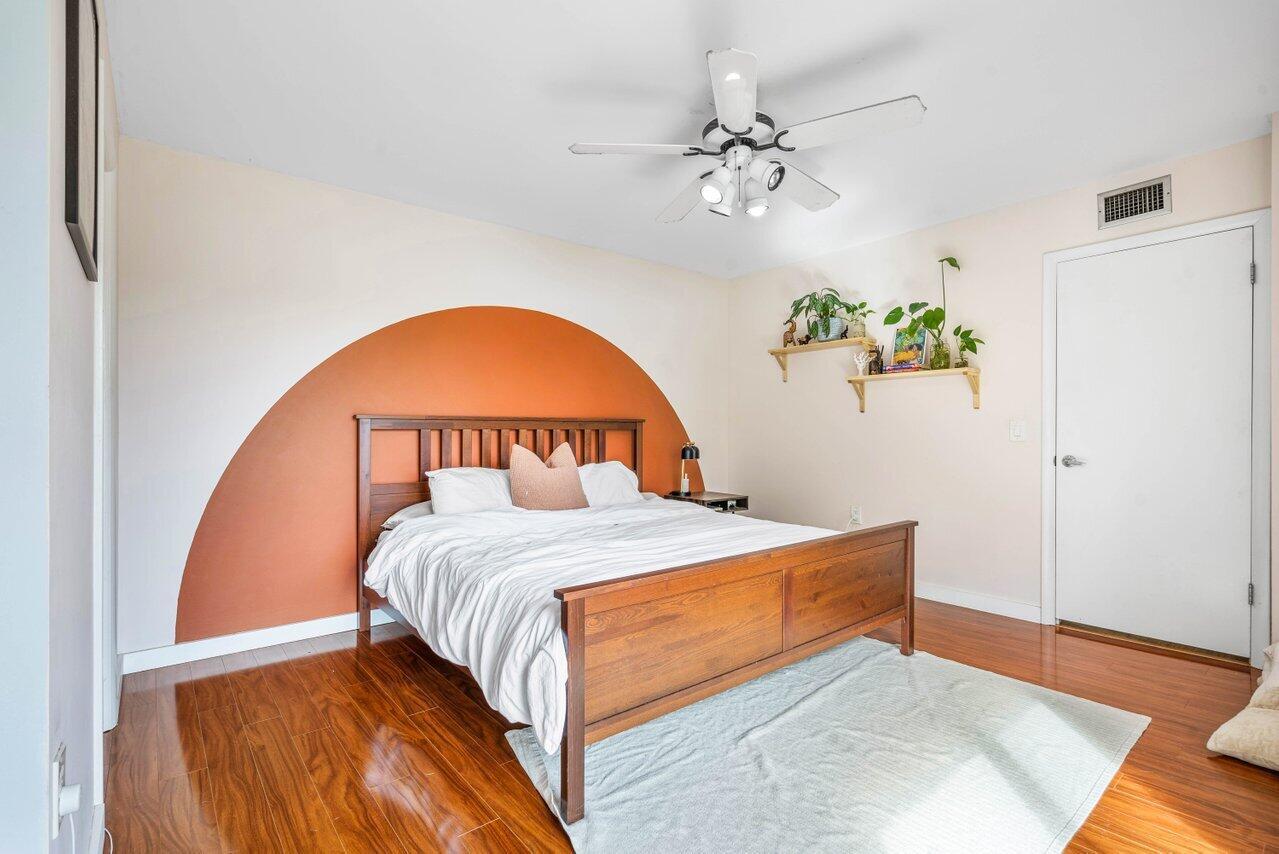 8007 80th Way Way Property Photo 19