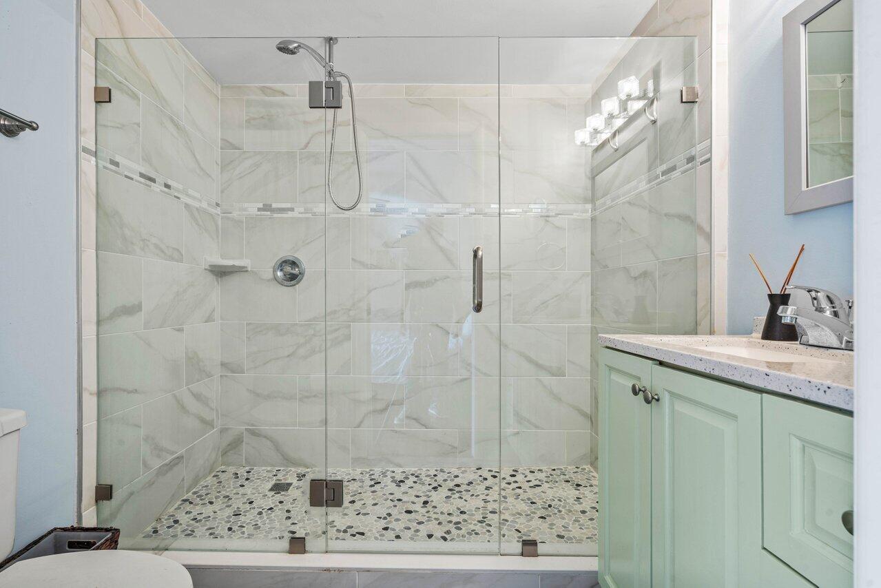 8007 80th Way Way Property Photo 21