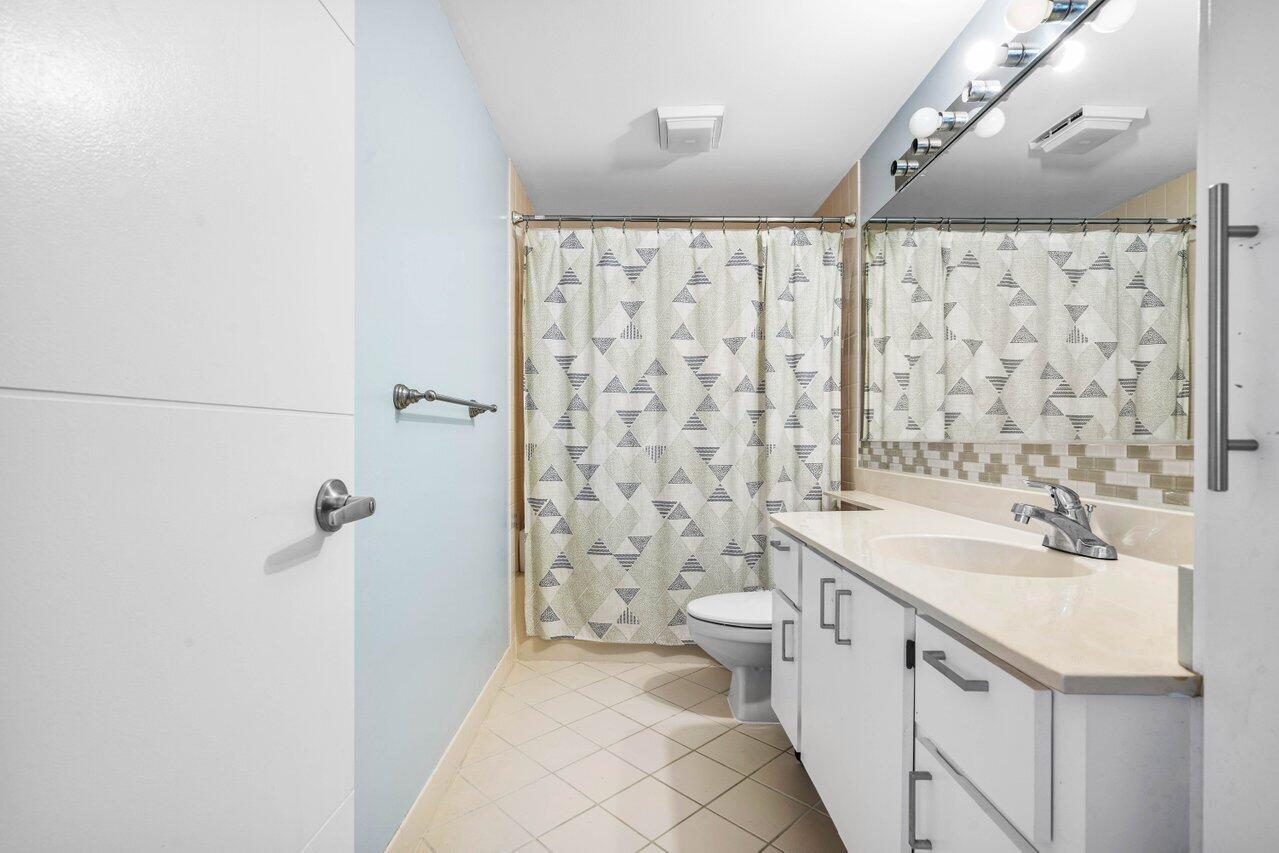 8007 80th Way Way Property Photo 27
