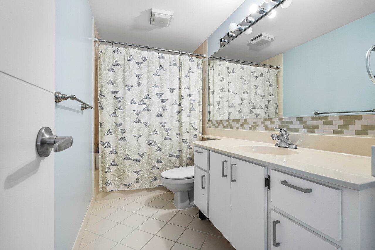 8007 80th Way Way Property Photo 28