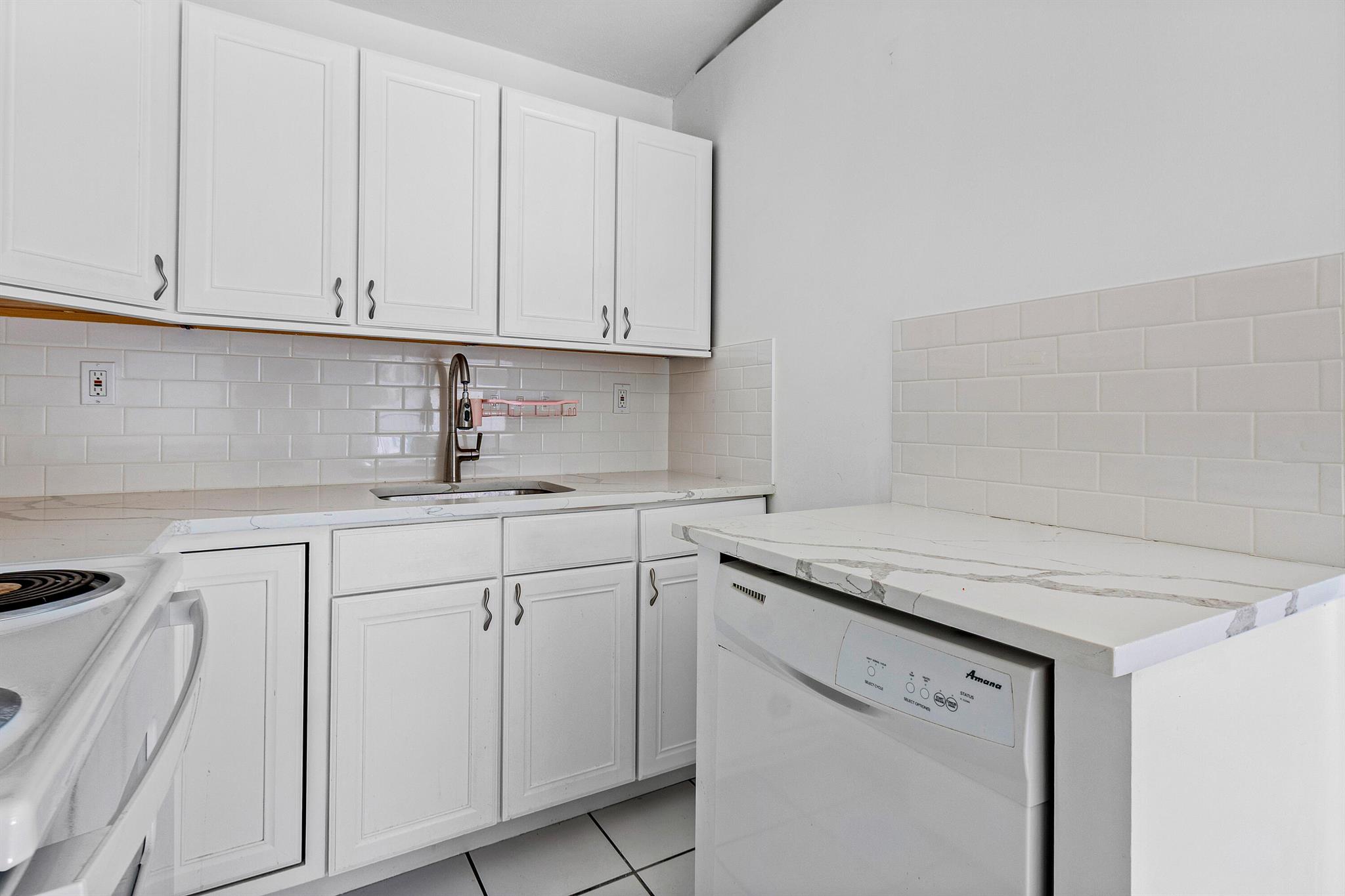 624 Allen Avenue D Property Photo 7