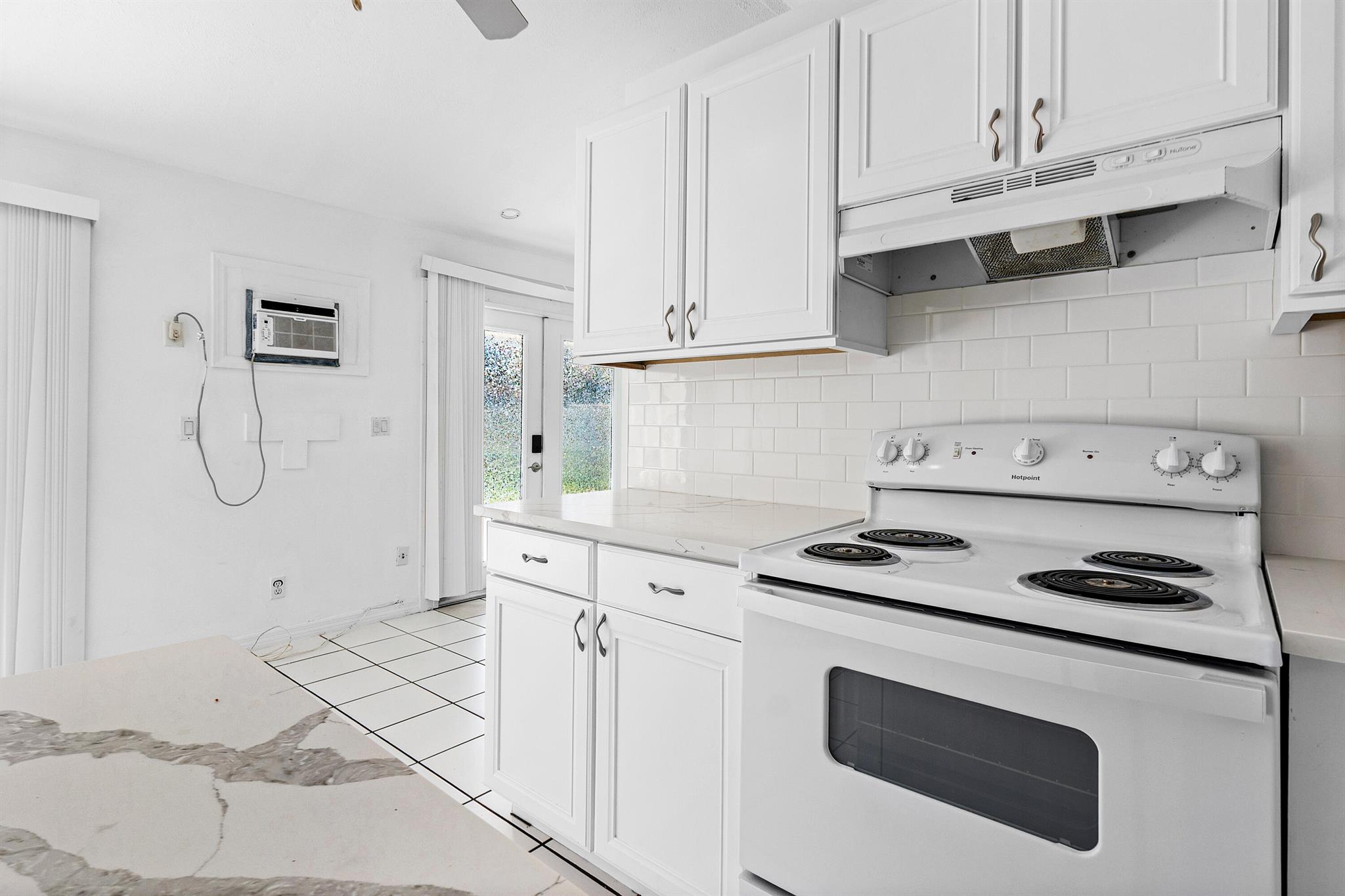 624 Allen Avenue D Property Photo 8