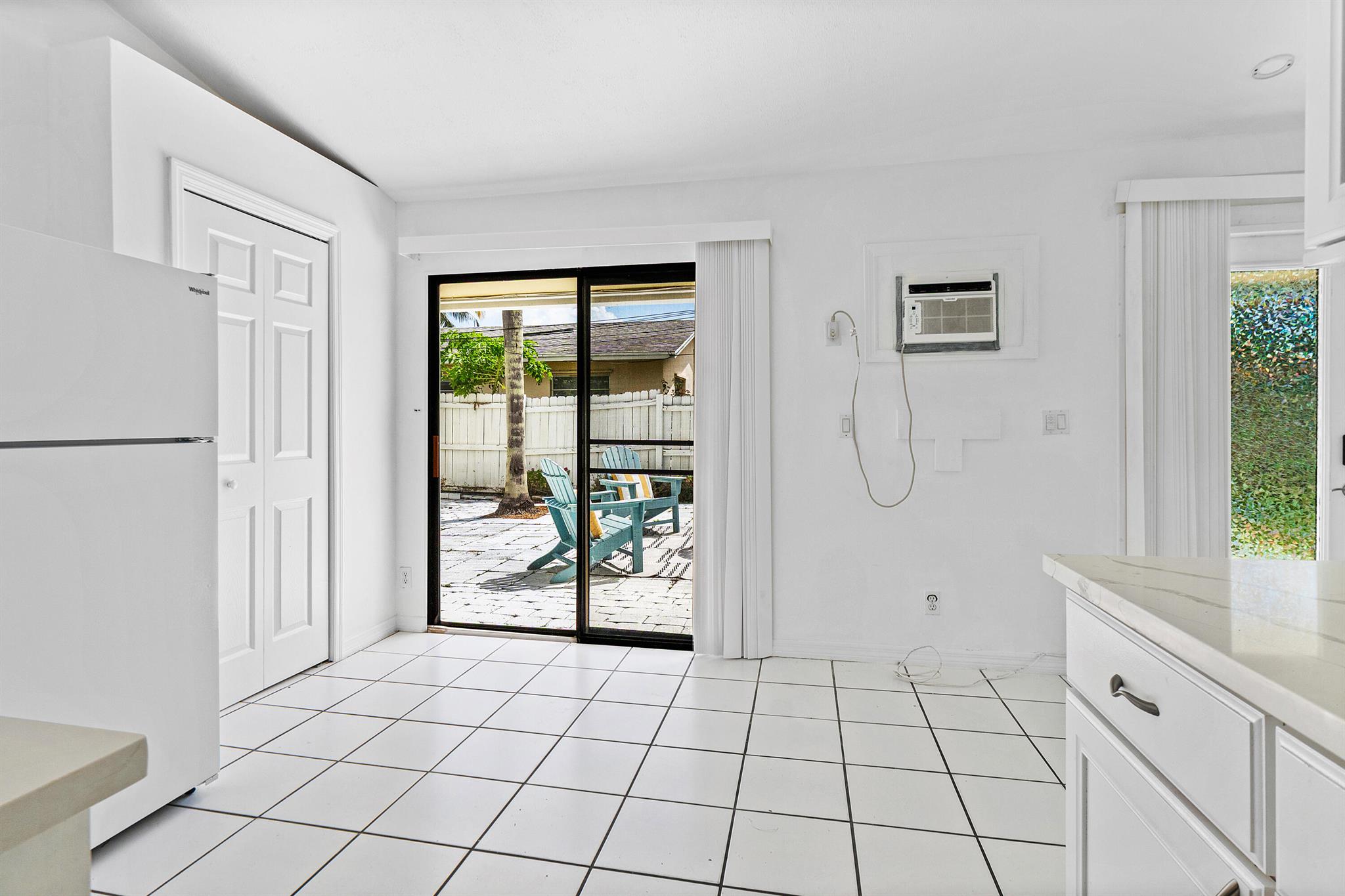 624 Allen Avenue D Property Photo 10