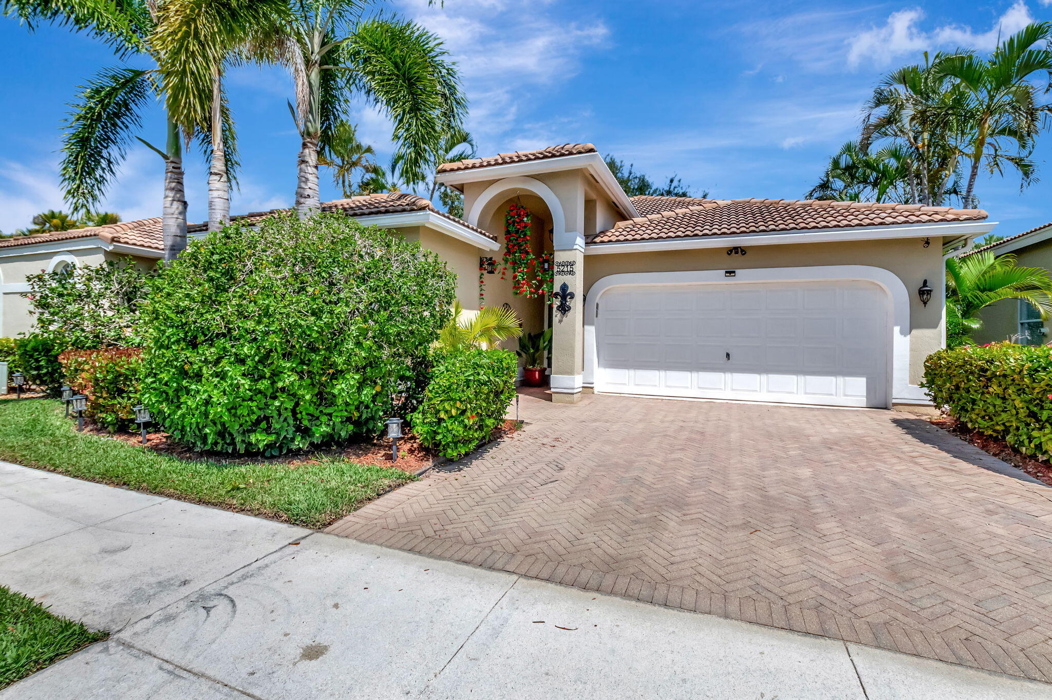 5215 Ventura Drive Property Photo 4
