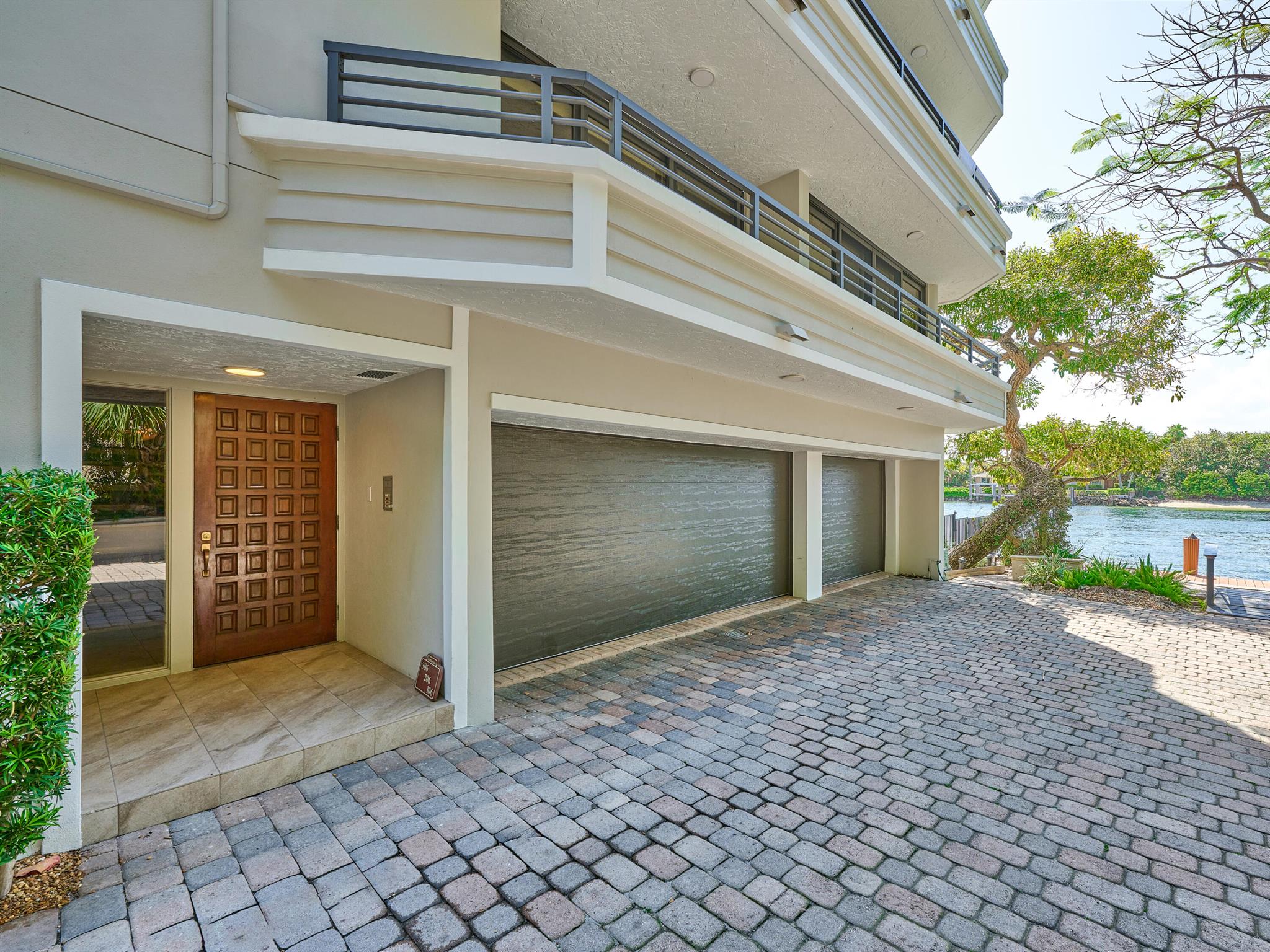 1170 Hillsboro Mile 106 Property Photo 1