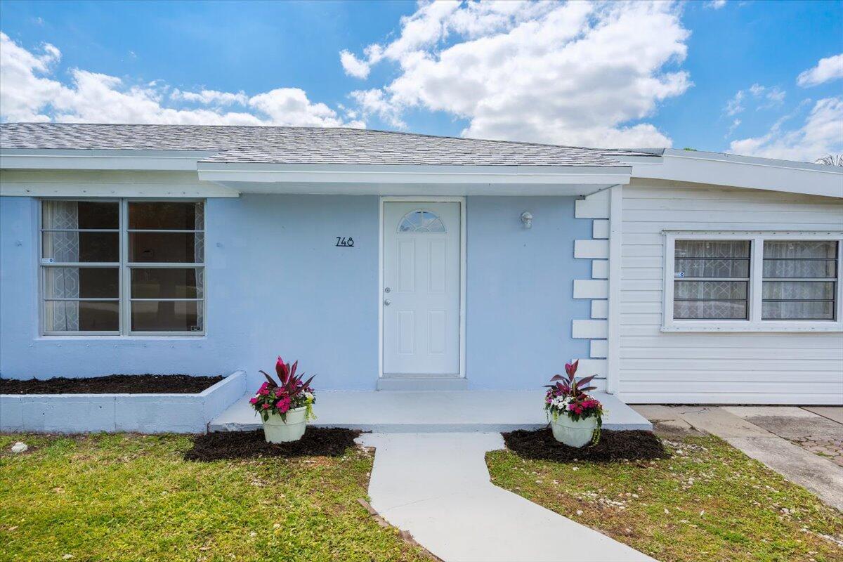 748 Altura Street Property Photo 4