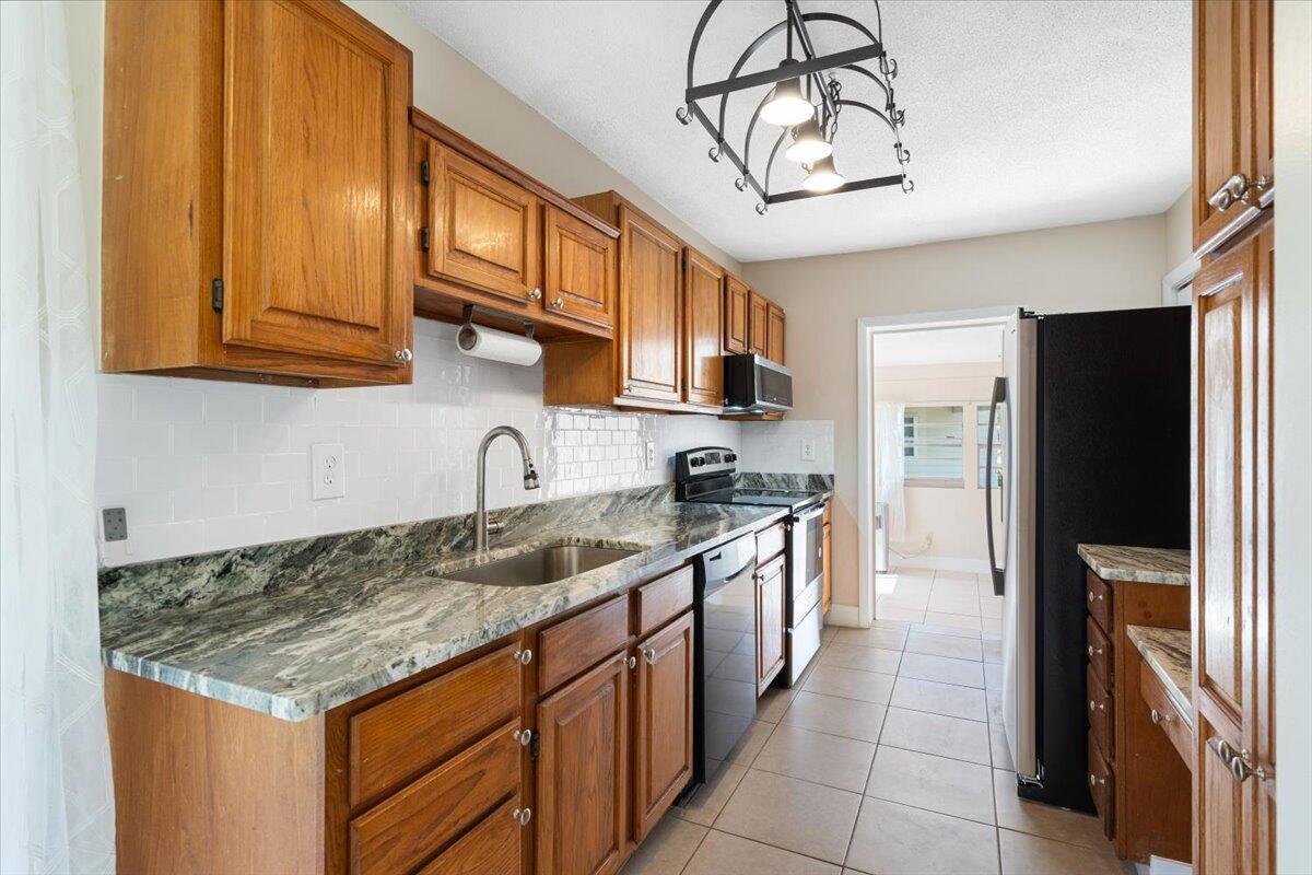 748 Altura Street Property Photo 6