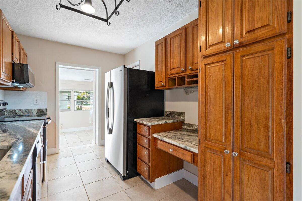 748 Altura Street Property Photo 7