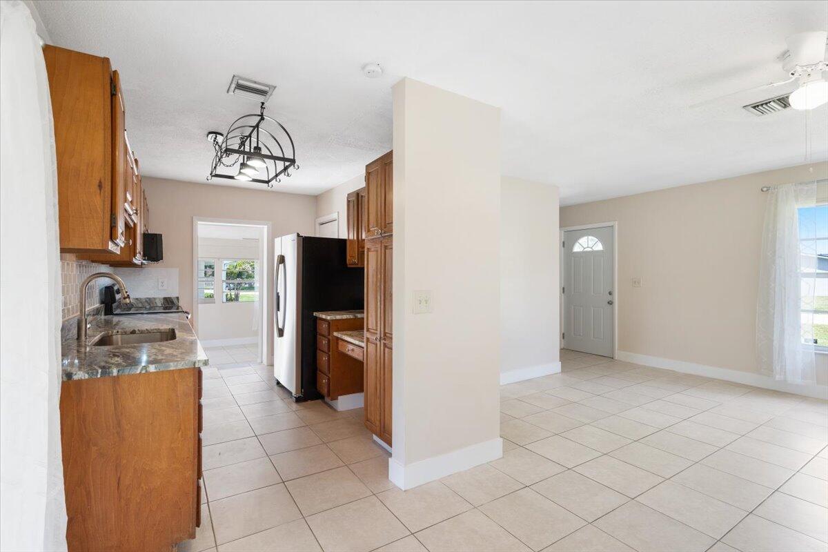 748 Altura Street Property Photo 10