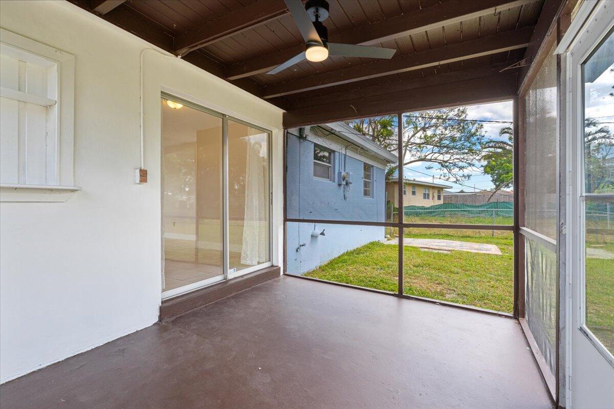 748 Altura Street Property Photo 24