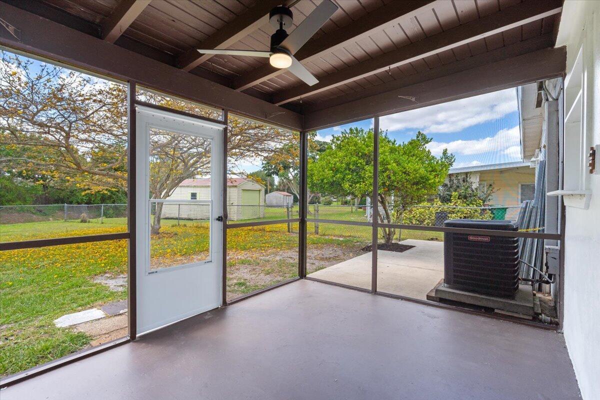 748 Altura Street Property Photo 25