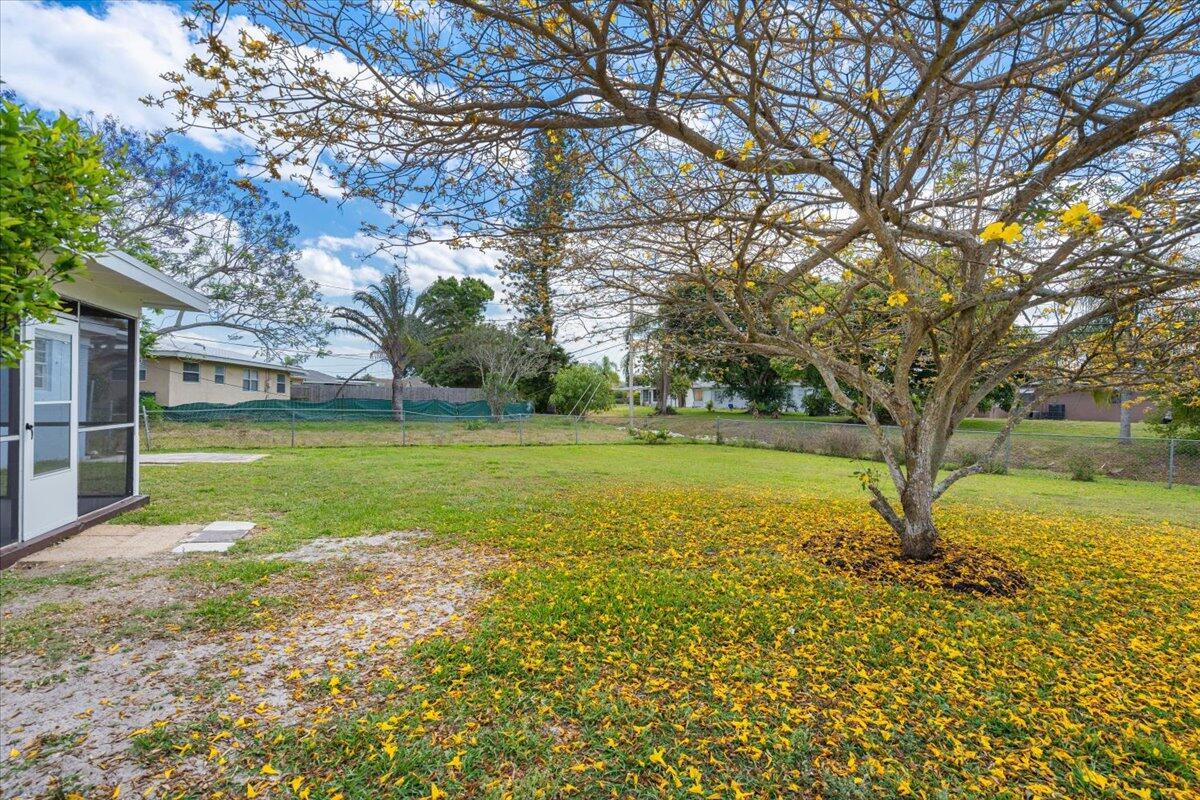 748 Altura Street Property Photo 27