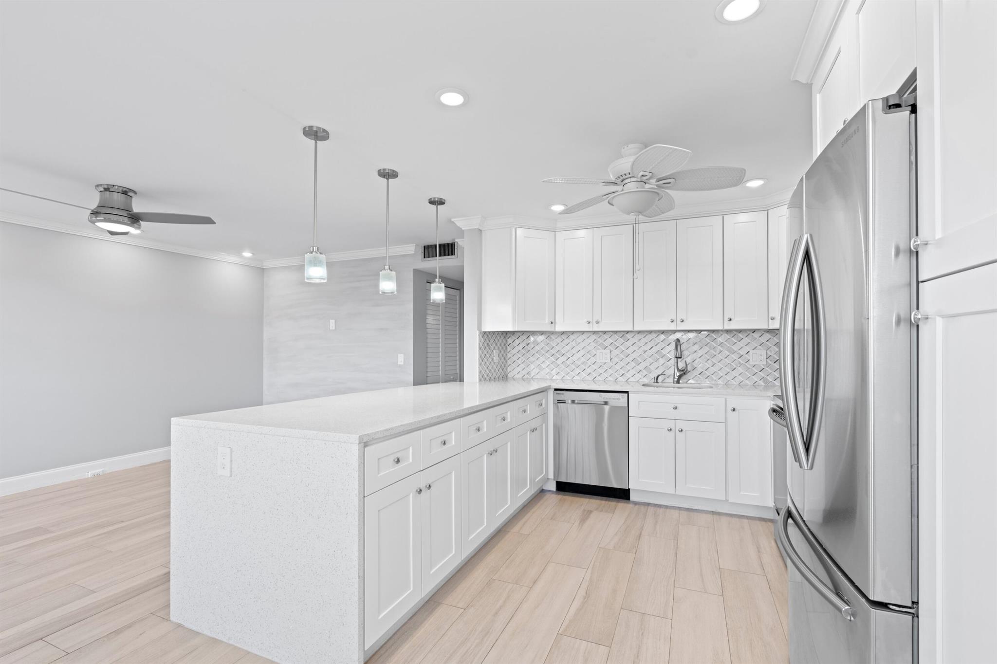 4042 Newcastle C Property Photo 5