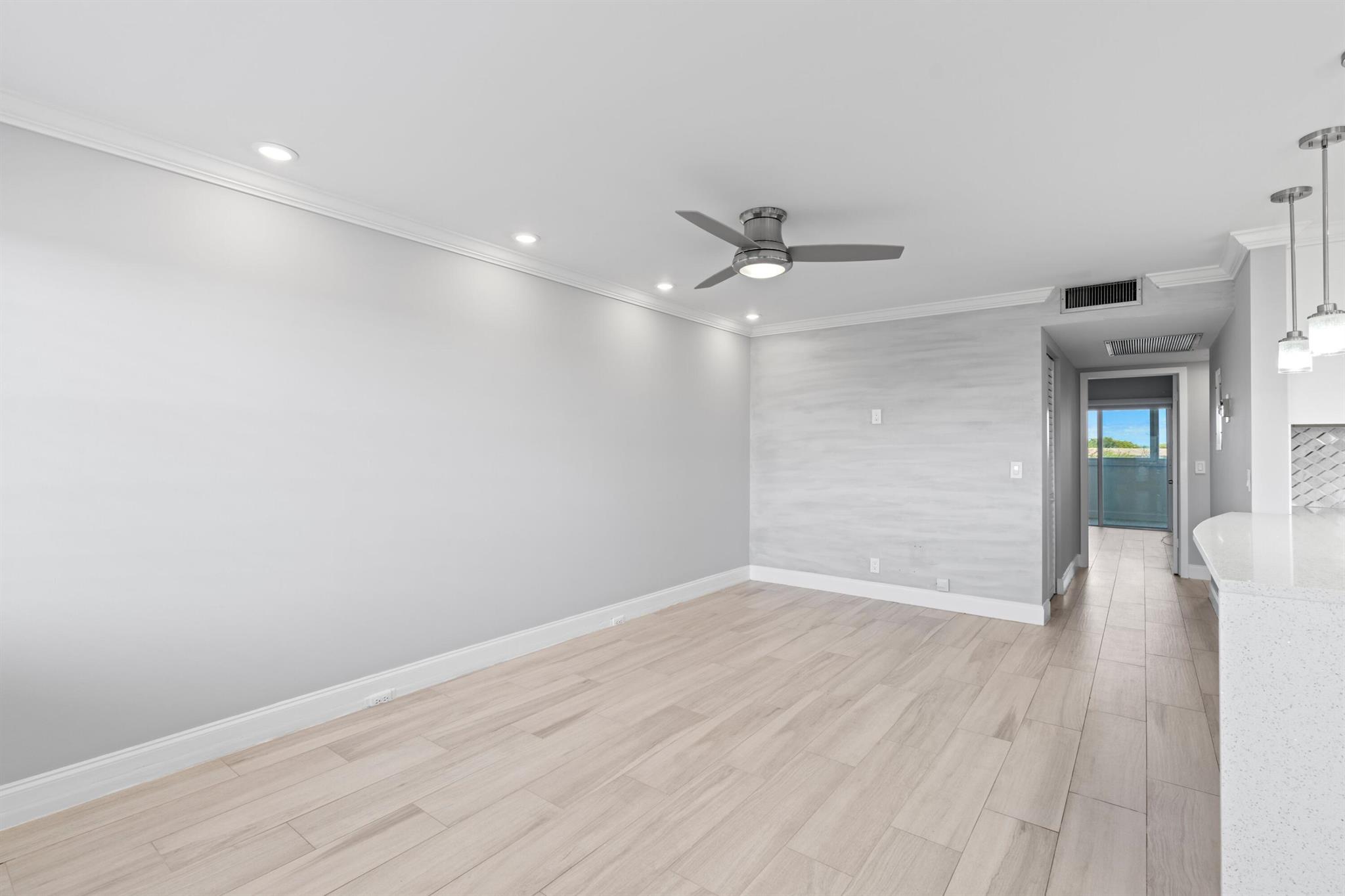4042 Newcastle C Property Photo 11