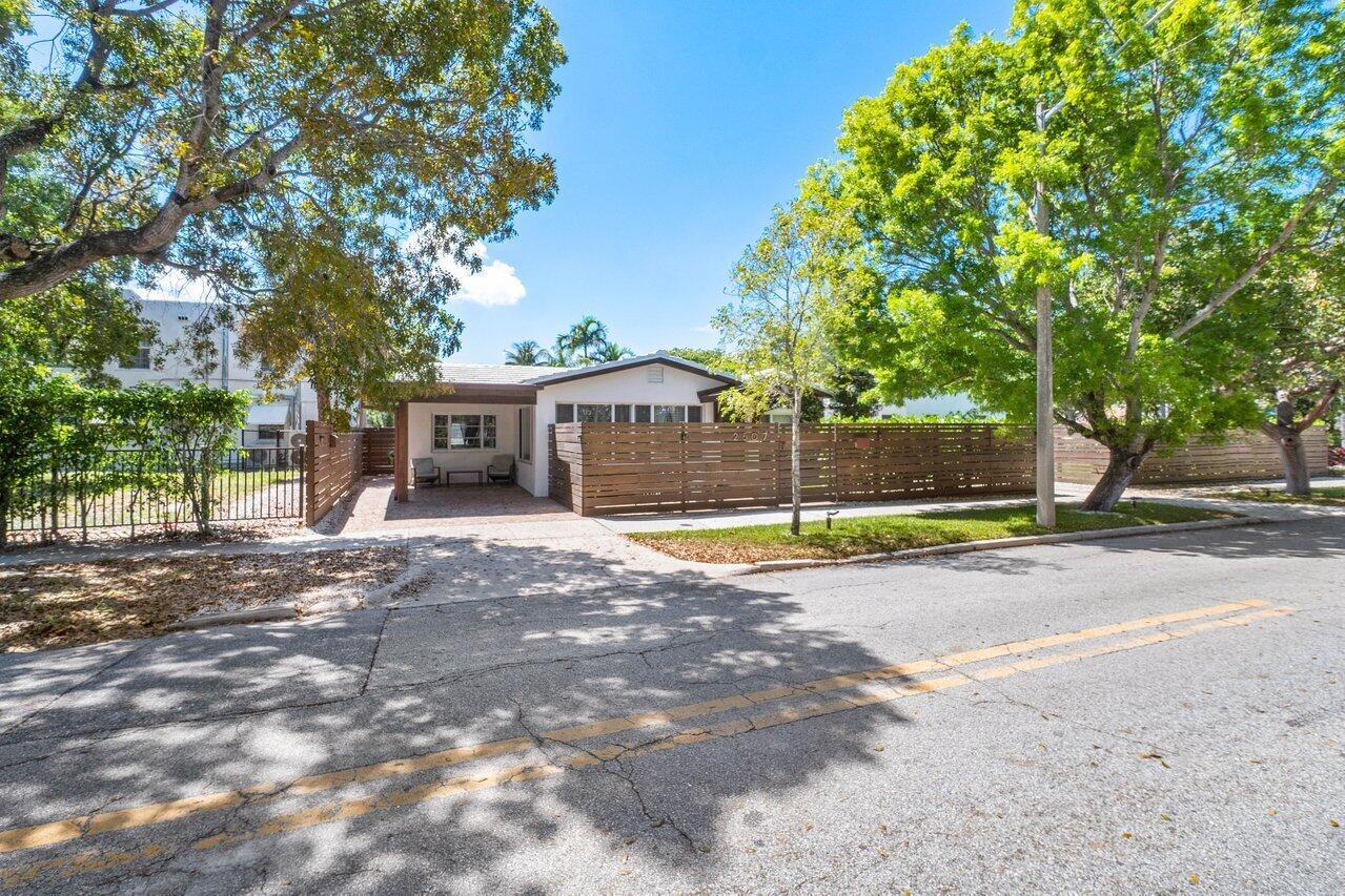 706 Sunset Road C Property Photo 1