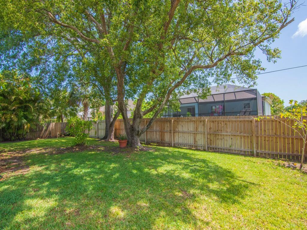 437 Thomas Street Property Photo 4
