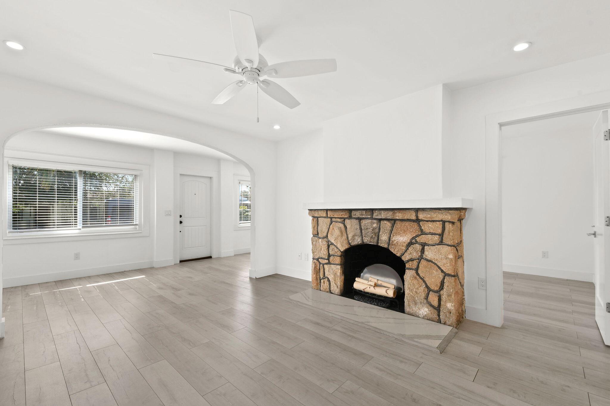 605 N Lakeside Drive Unit 1 Property Photo 3
