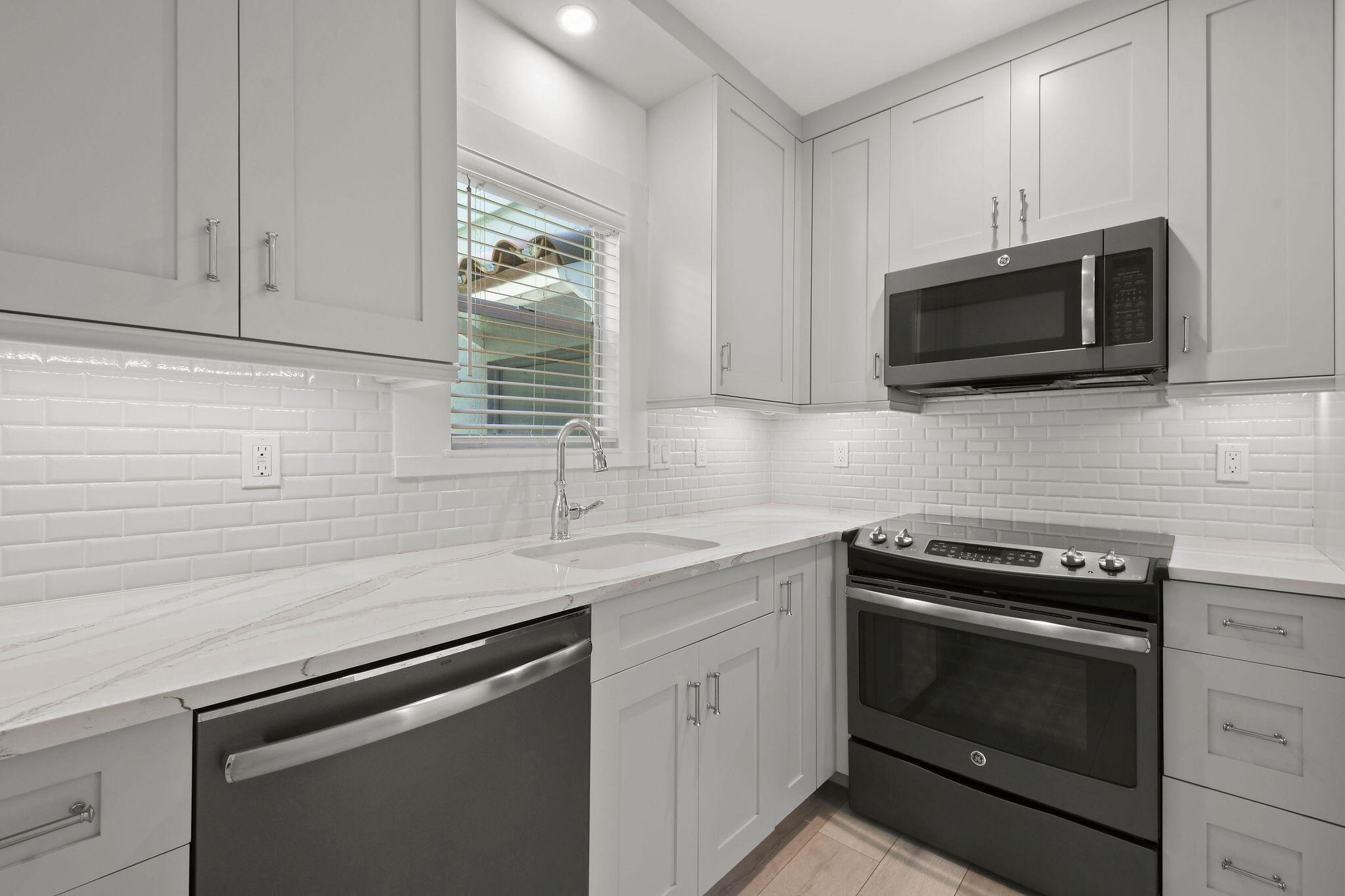 605 N Lakeside Drive Unit 1 Property Photo 8