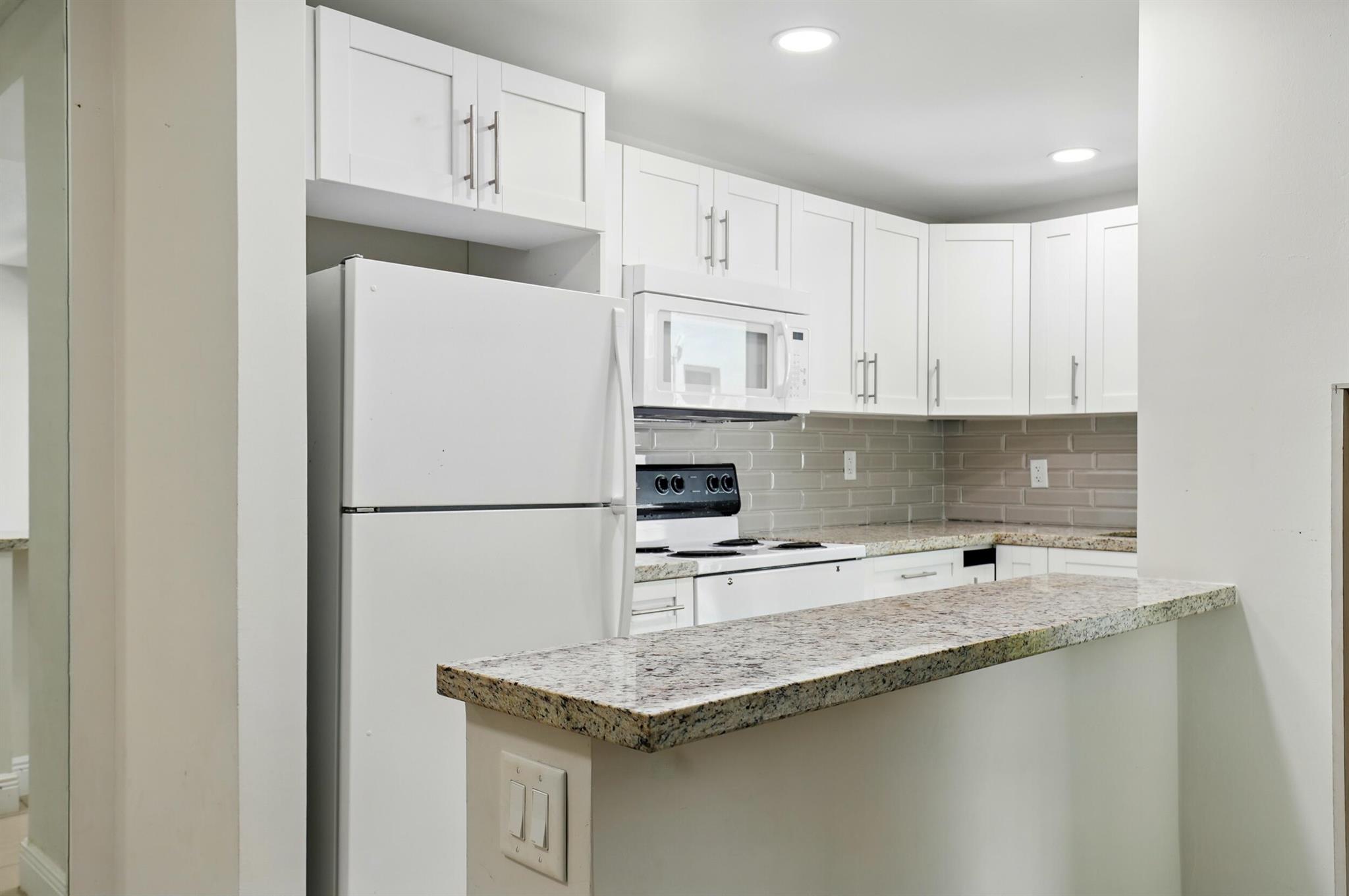 1439 S Ocean Boulevard 102 Property Photo 8