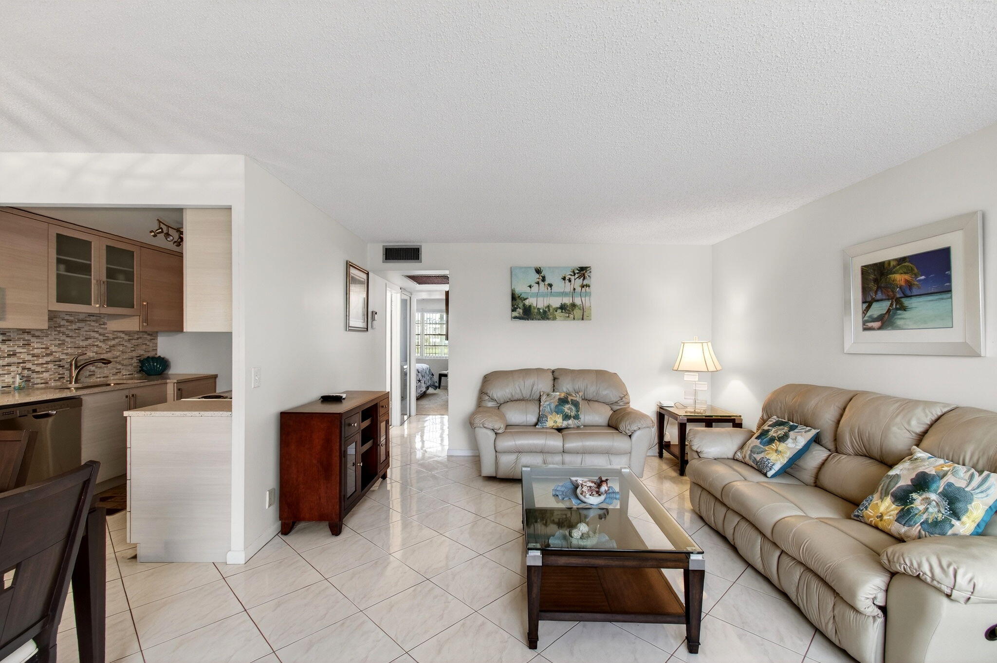 2070 Guildford D Property Photo 9