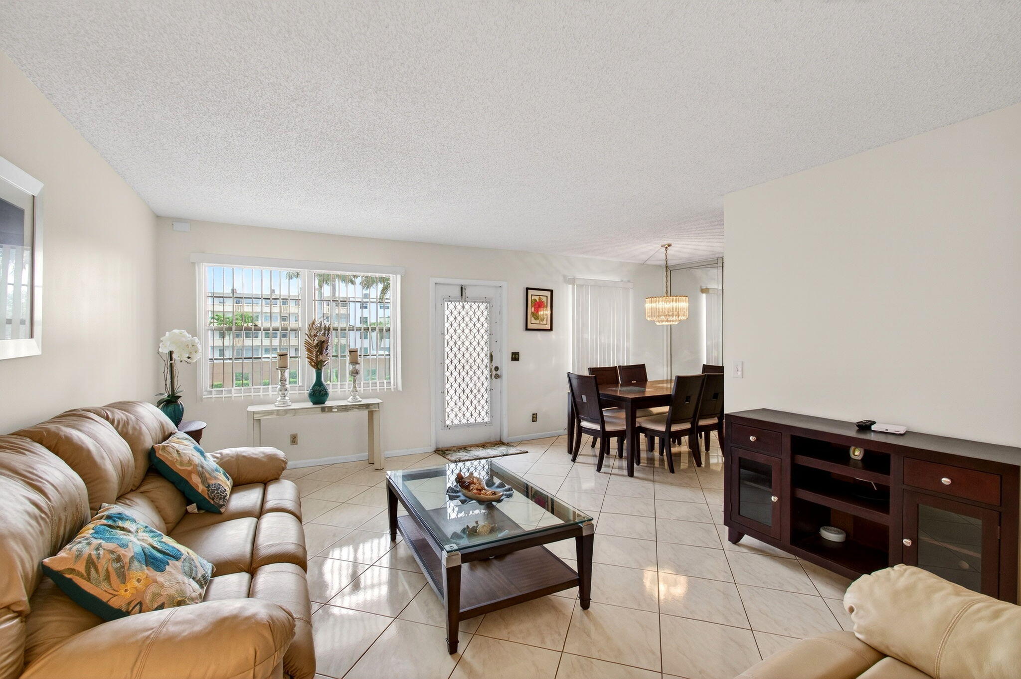 2070 Guildford D Property Photo 11