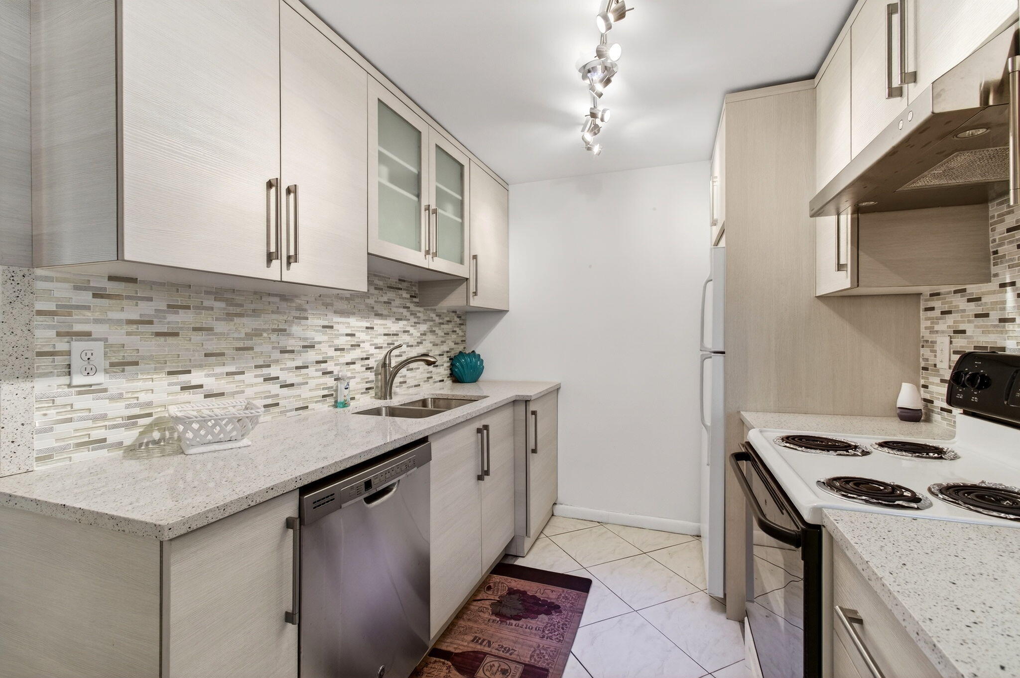 2070 Guildford D Property Photo 15