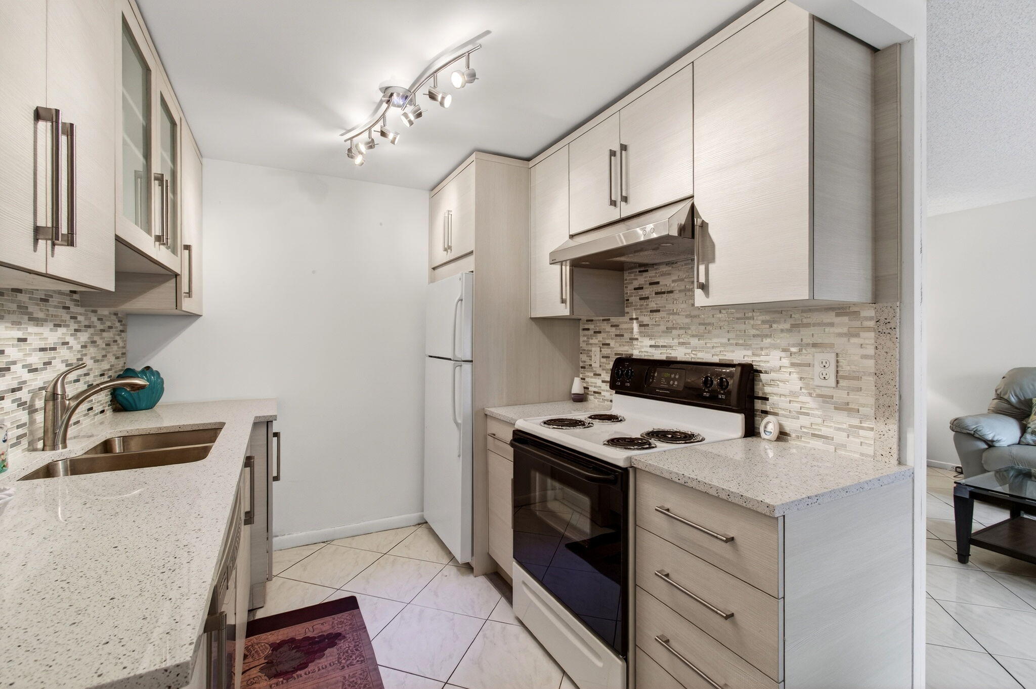 2070 Guildford D Property Photo 16