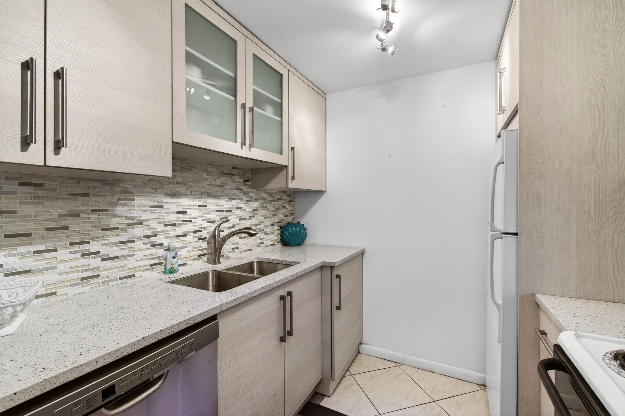 2070 Guildford D Property Photo 18