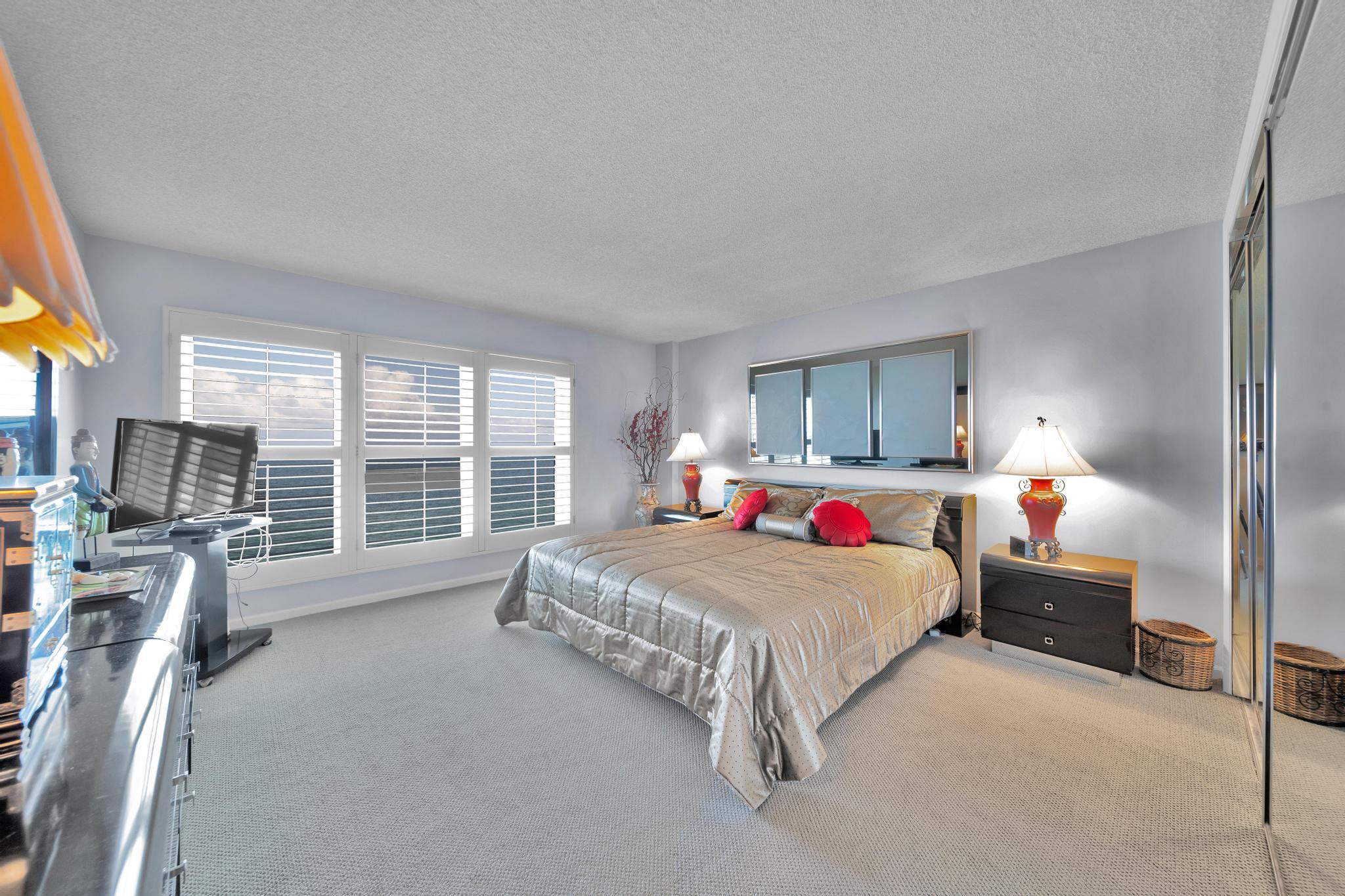 2066 N Ocean Boulevard 12ne Property Photo 27