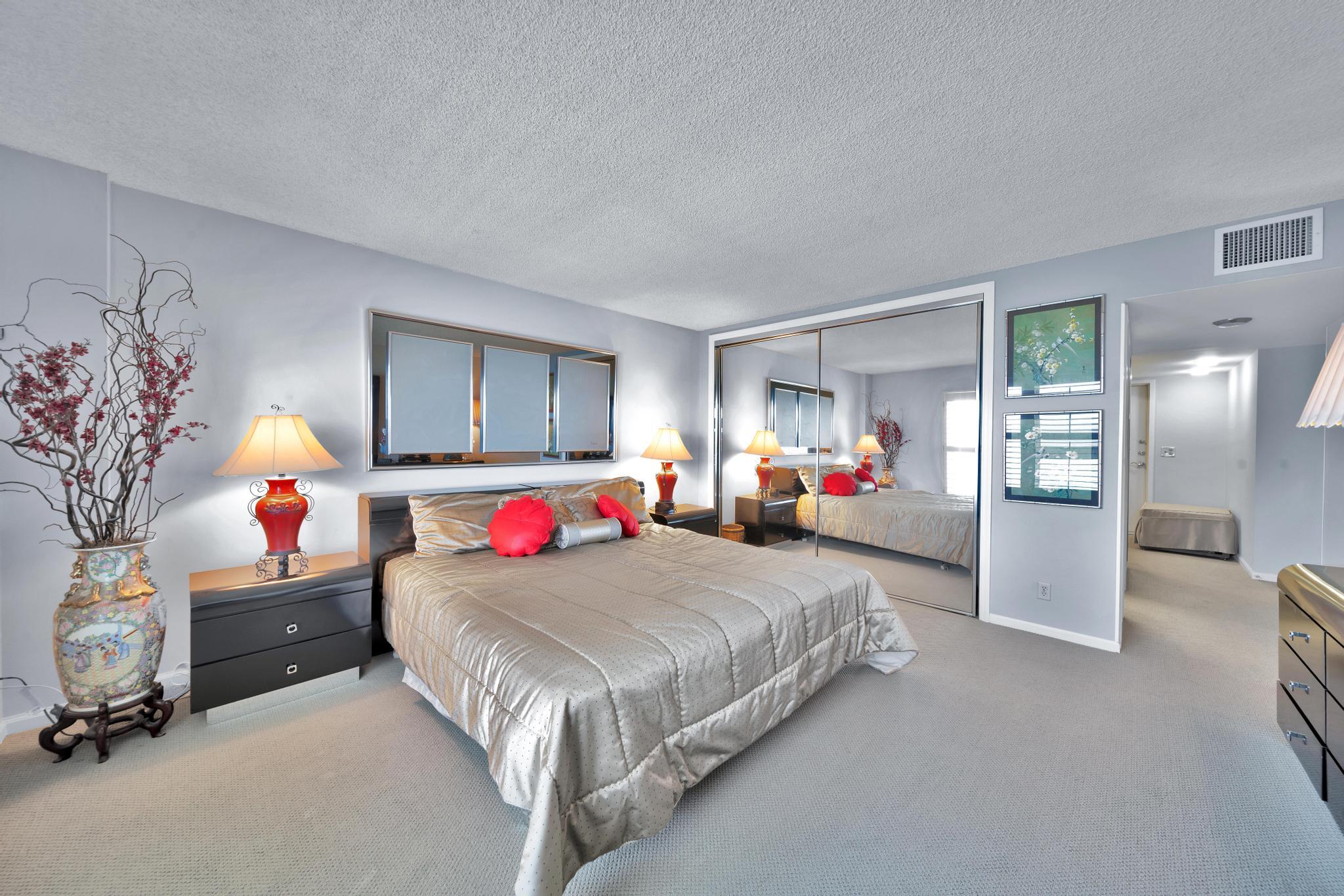 2066 N Ocean Boulevard 12ne Property Photo 28