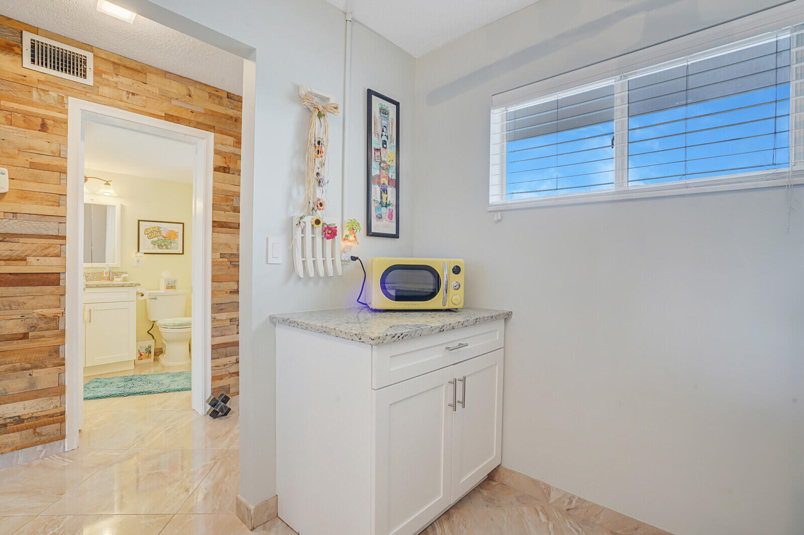 2724 N Garden Drive 302 Property Photo 4