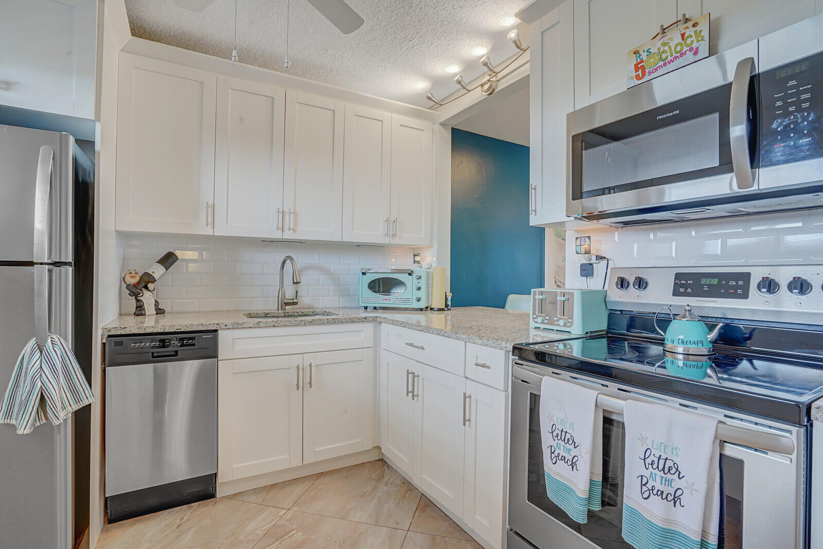 2724 N Garden Drive 302 Property Photo 5