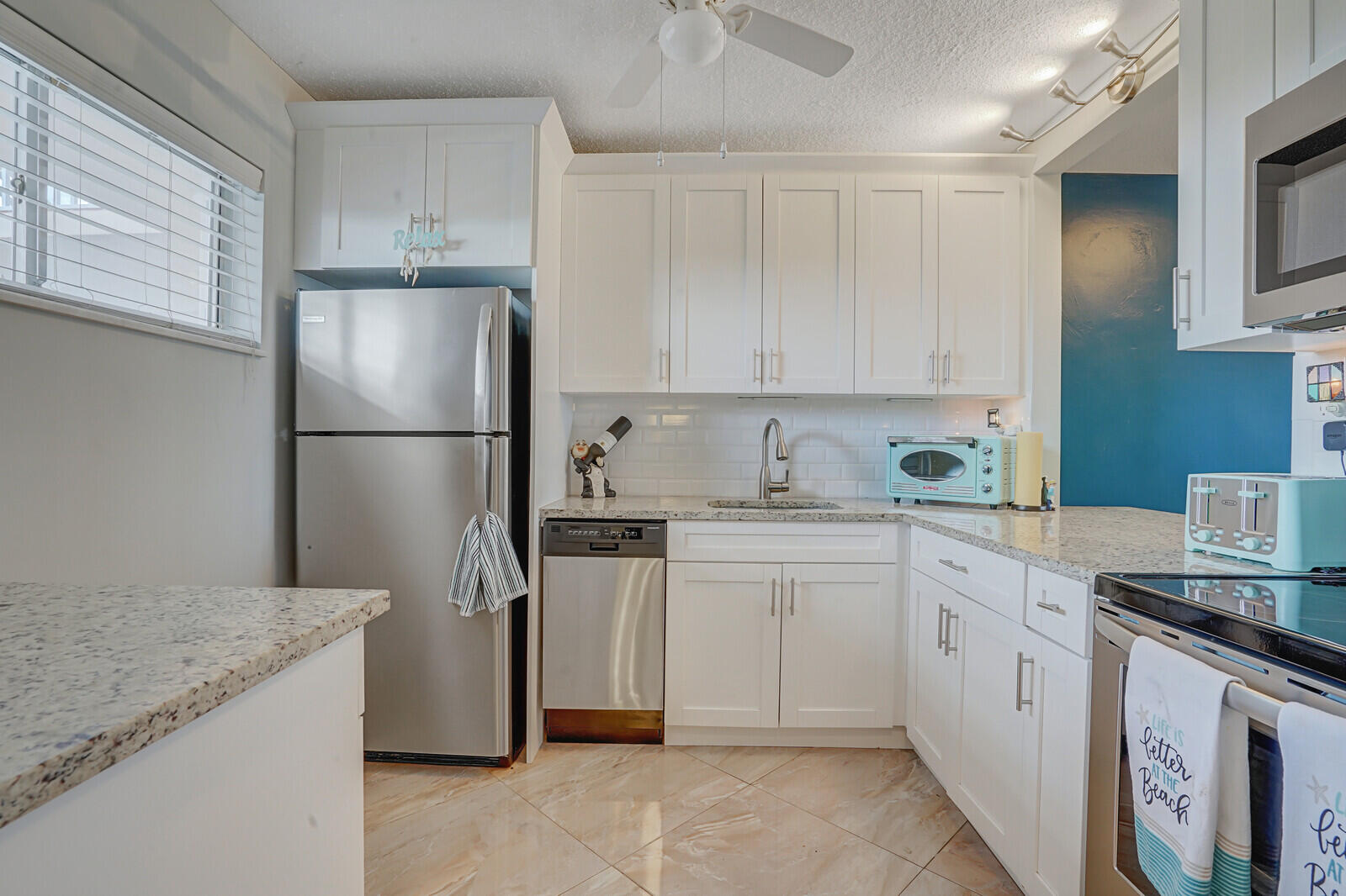 2724 N Garden Drive 302 Property Photo 6