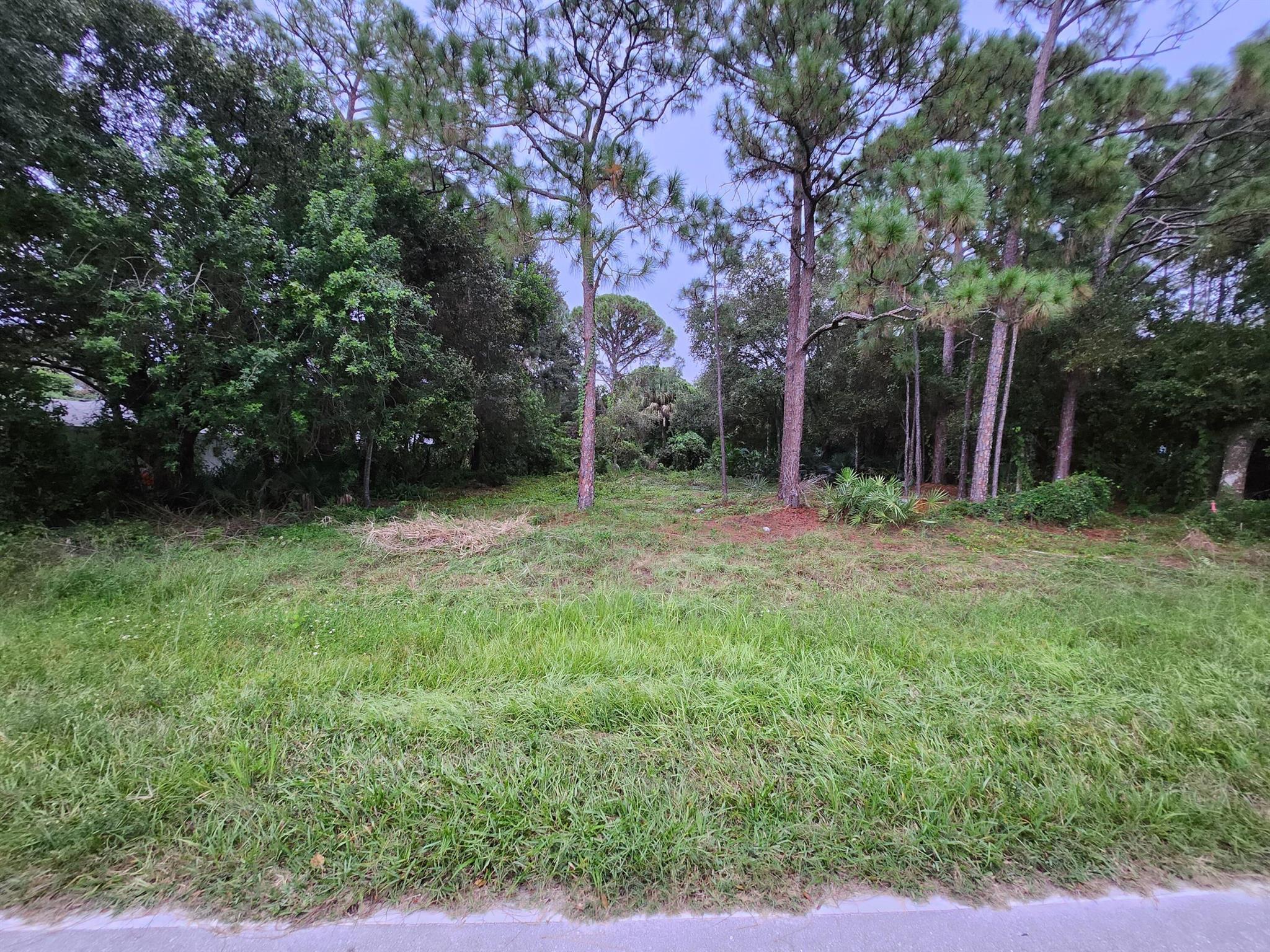2420 85th Court Property Photo 3