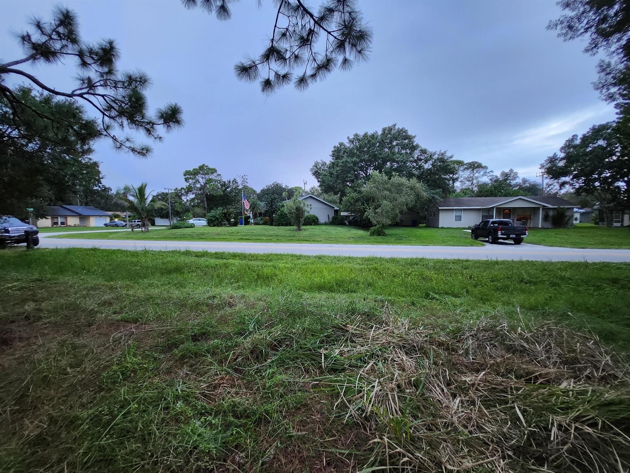 2420 85th Court Property Photo 5