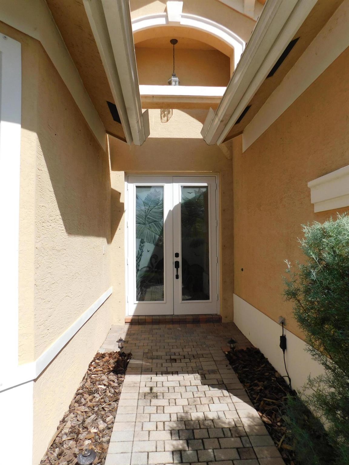 8617 White Cay Property Photo 2