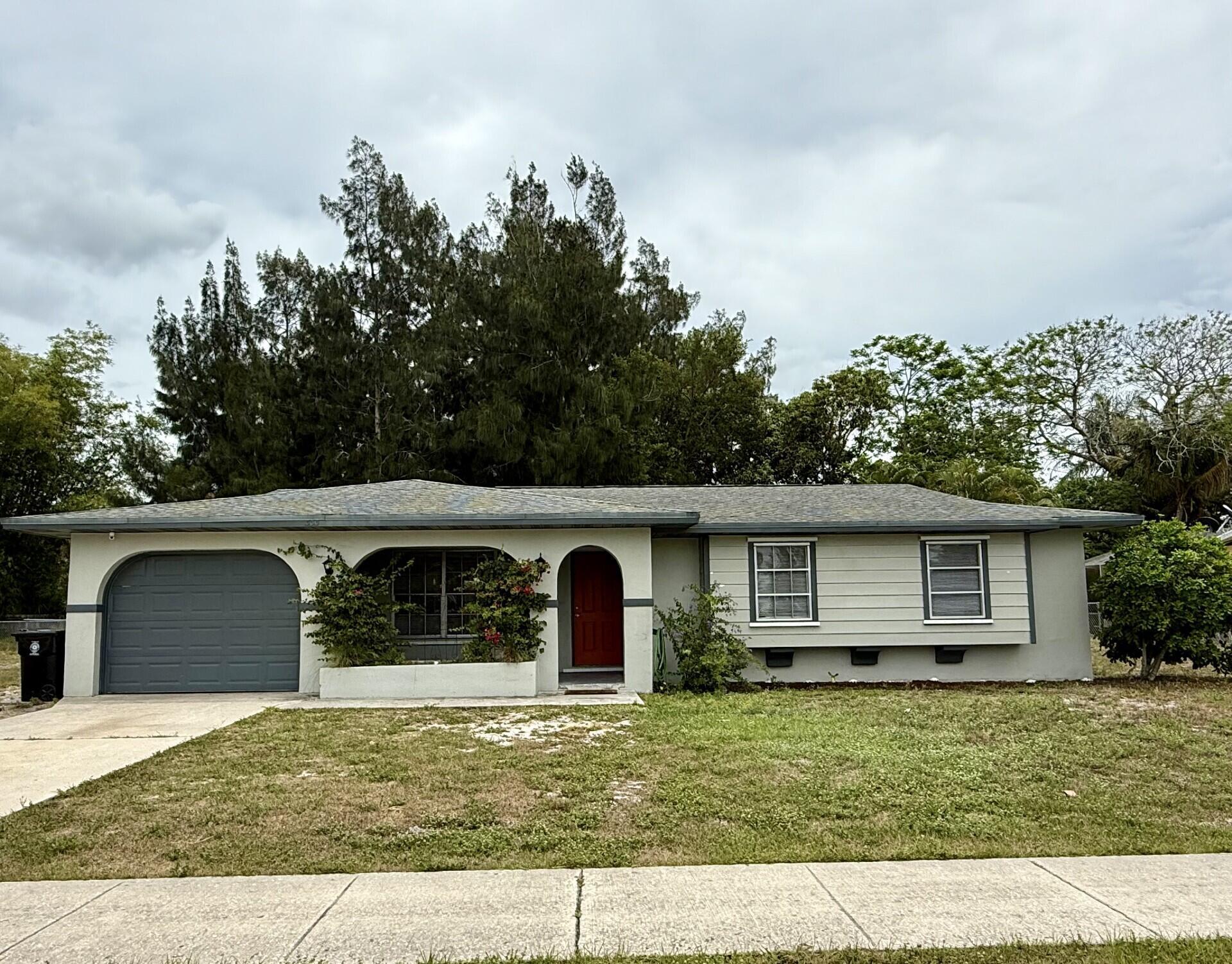 333 Ne Floresta Drive Property Photo 1