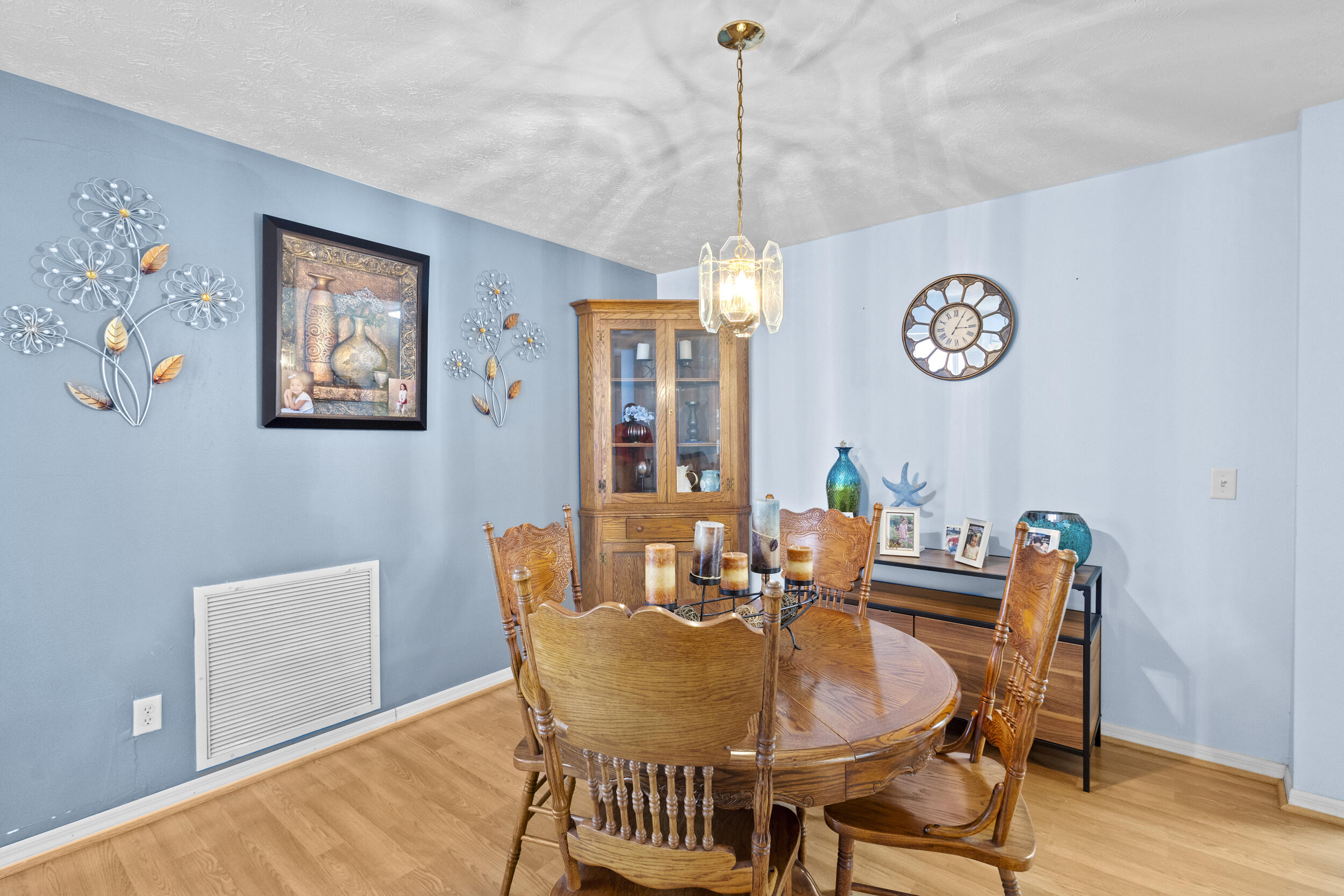 6527 Alheli Property Photo 4