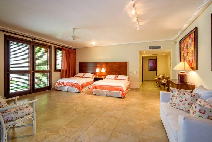 20 00 Property Photo 15