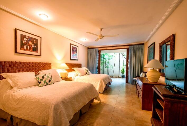 20 00 Property Photo 16
