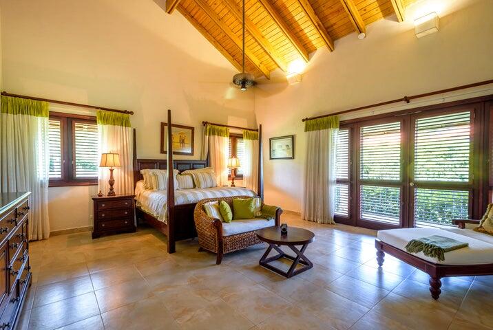 20 00 Property Photo 17
