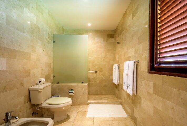 20 00 Property Photo 18