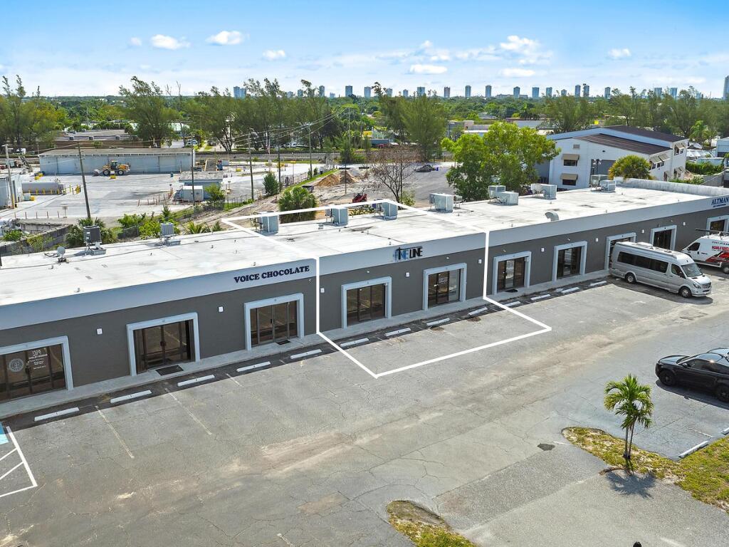 1125 Old Dixie Highway 4&5 Property Photo 1