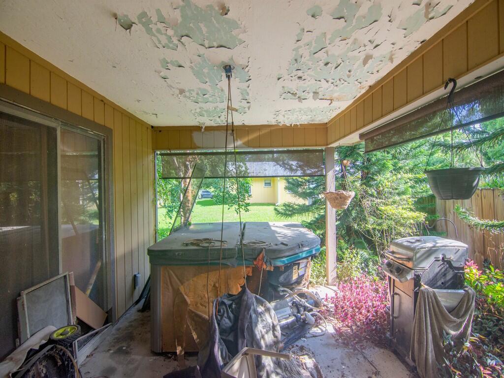 3625 2nd Lane Property Photo 12