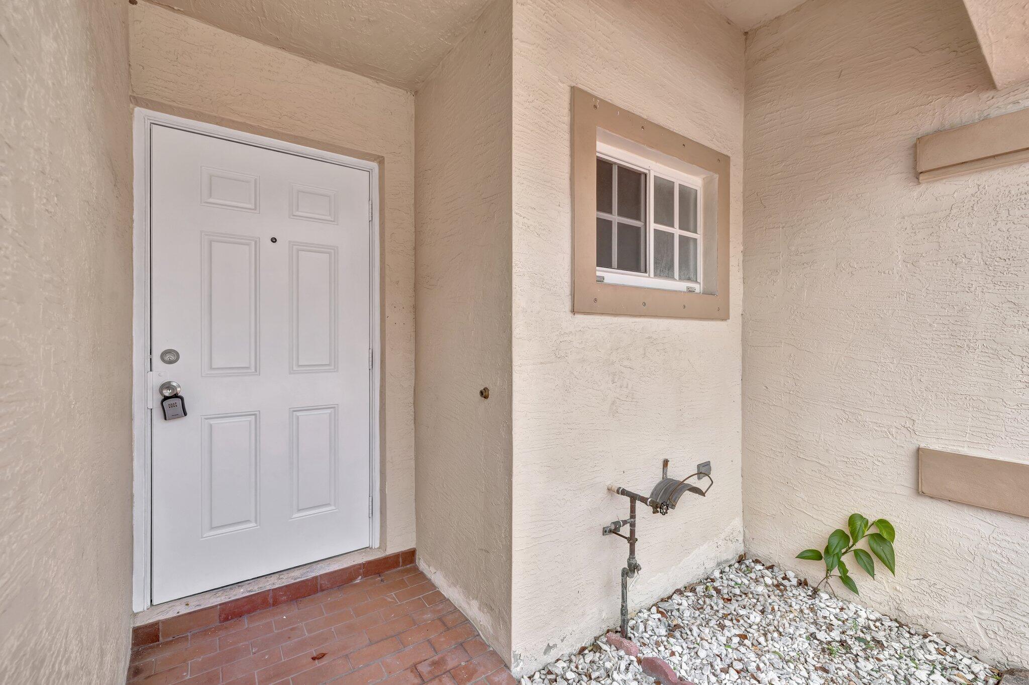 3055 Riverside Drive 3 Property Photo 4